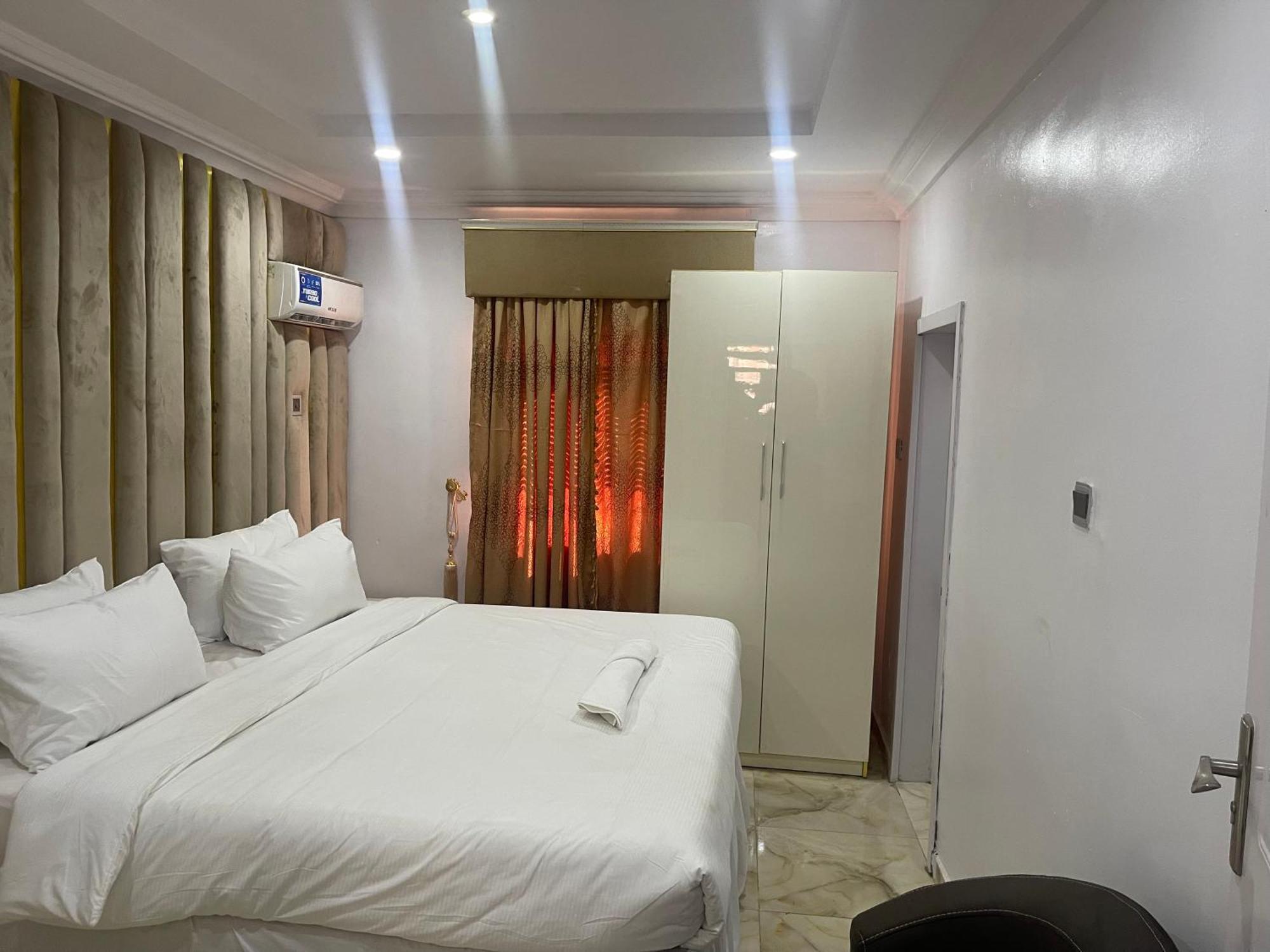 White Gold Hotel Ikeja Exterior photo
